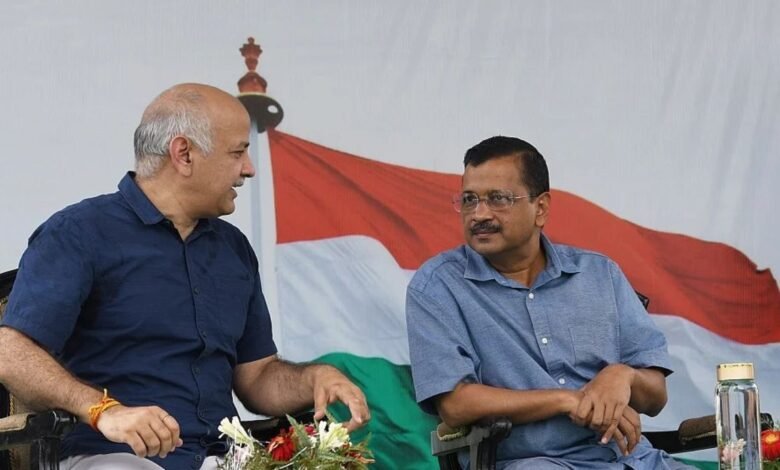 केजरीवाल और सिसोदिया को लेकर दाखिल PIL पर कोर्ट ने दिया बड़ा झटका