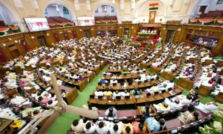 विधानसभा चुनाव से पहले अखिलेश का दांव महिला आरक्षण पर सियासी टकराव