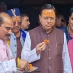 बेरीनाग बाजार में अचानक पहुंचे मुख्यमंत्री धामी, जलेबी खाते खाते लोगों से कही बड़ी बात