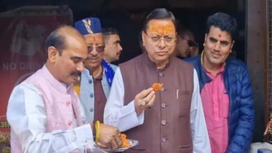 बेरीनाग बाजार में अचानक पहुंचे मुख्यमंत्री धामी, जलेबी खाते खाते लोगों से कही बड़ी बात