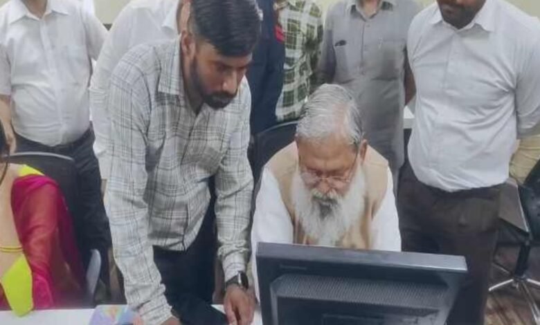 पंचकूला बिजली विभाग में ऊर्जा मंत्री अनिल विज की अचानक छापेमारी से हड़कंप मचा
