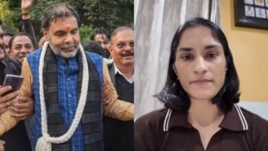 संजय सिंह ने पहलवानों का बढ़ाया हौसला, विनेश फोगाट को नोटिस पर बढ़ा विवाद