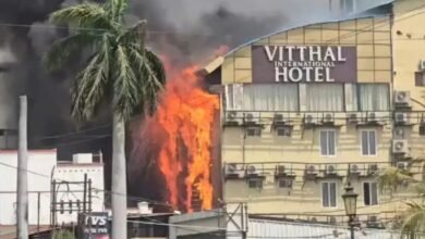 प्रयागराज के होटल विट्ठल में लगी भीषण आग कई लोगों के फंसे होने की आशंका