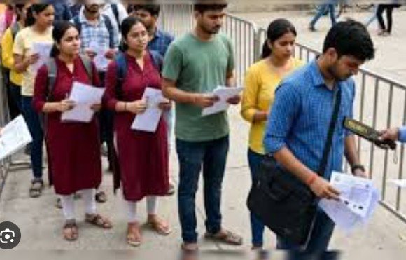 NEET 2026 में बड़ा बदलाव: अब 3 घंटे 15 मिनट का होगा री-एग्जाम, रफ वर्क के लिए मिलेंगे 4 पेज