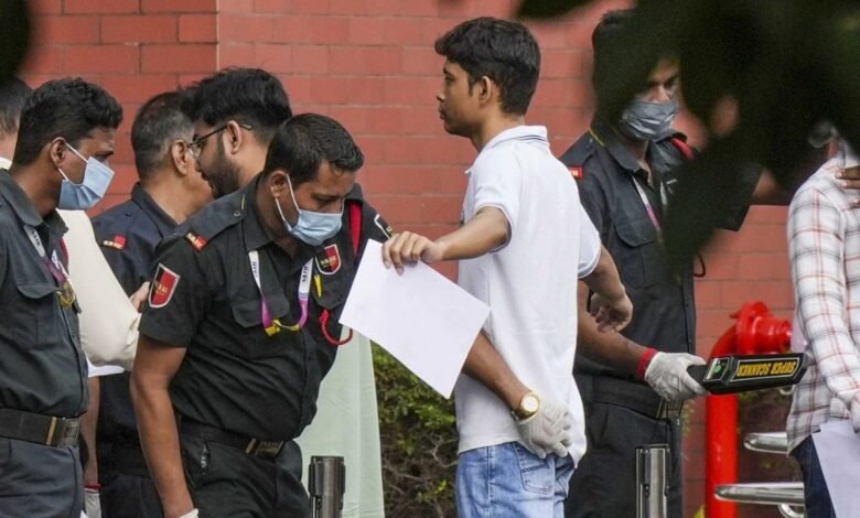 NEET री-एग्जाम से पहले नोएडा में कड़ी सुरक्षा, 23 केंद्रों पर होगी परीक्षा