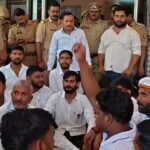 बाराबंकी तहसील परिसर बना अखाड़ा, अधिवक्ताओं और लेखपालों में टकराव