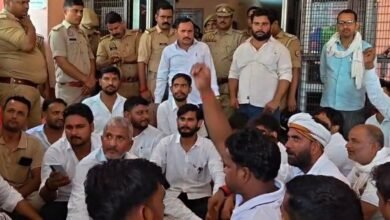 बाराबंकी तहसील परिसर बना अखाड़ा, अधिवक्ताओं और लेखपालों में टकराव
