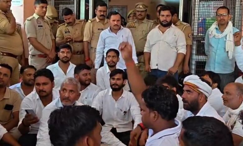 बाराबंकी तहसील परिसर बना अखाड़ा, अधिवक्ताओं और लेखपालों में टकराव