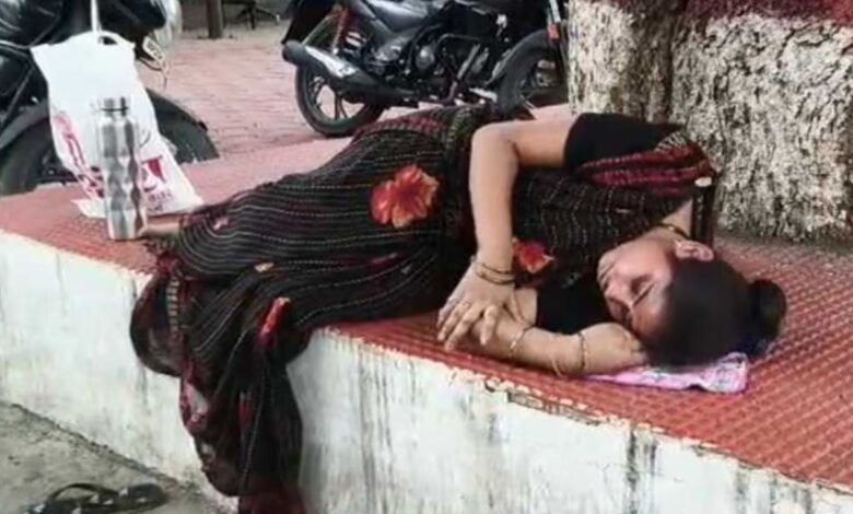 जमीन विवाद में गर्भवती महिला से मारपीट, गर्भस्थ शिशु की मौत का आरोप