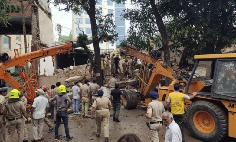चंडीगढ़ में दो मंजिला इमारत ढही, 2 लोगों की मौत;5 घायल, 50 साल पुरानी बिल्डिंग पर उठे सवाल