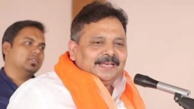 यूपी में कब्रिस्तान-श्मशान बयान पर सियासी घमासान, मंत्री रविंद्र जायसवाल के खिलाफ सपा का विरोध