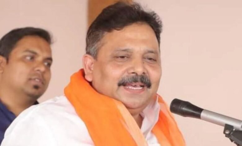 यूपी में कब्रिस्तान-श्मशान बयान पर सियासी घमासान, मंत्री रविंद्र जायसवाल के खिलाफ सपा का विरोध