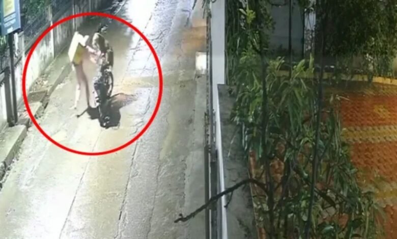 इंदौर के रिहायशी इलाके में घुसा तेंदुआ, डिलीवरी बॉय पर हमला CCTV में कैद; वन विभाग ने जारी किया अलर्ट