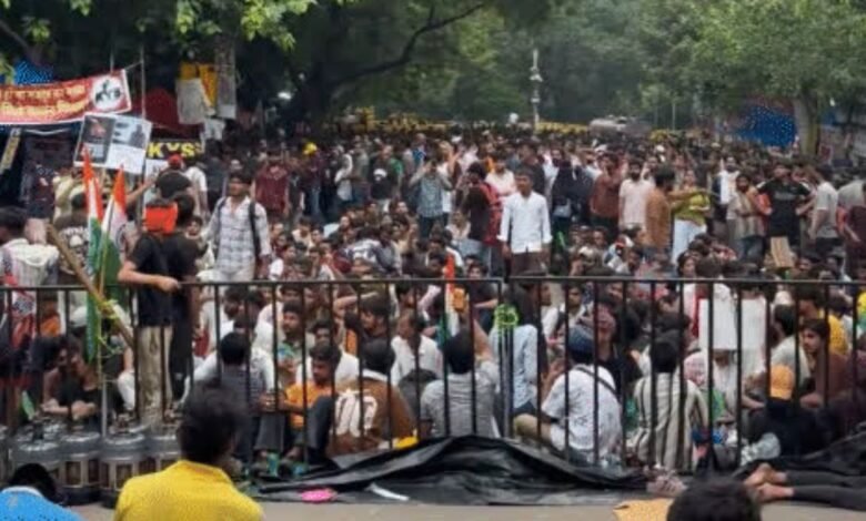 NEET विवाद: पटना में छात्रों पर लाठीचार्ज, दिल्ली के जंतर-मंतर पर भी जारी प्रदर्शन