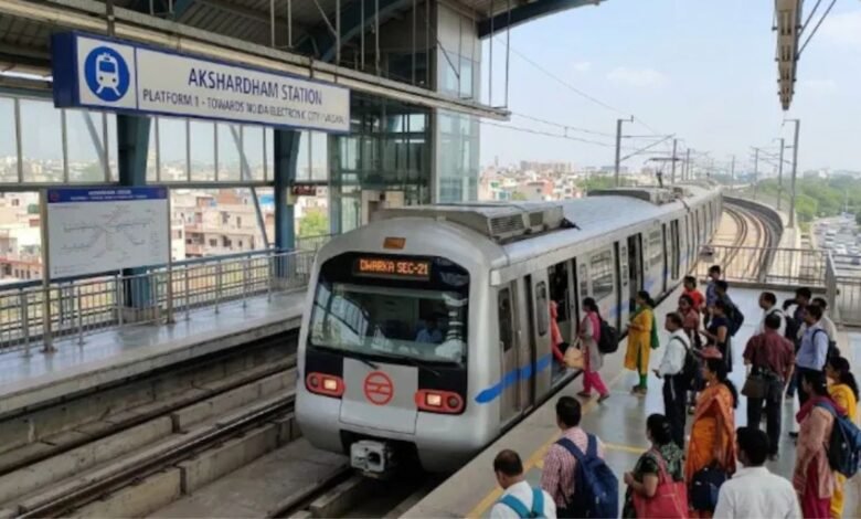 दिल्ली में बवाल के बाद बड़ा फैसला, DMRC ने बंद किए 16 मेट्रो स्टेशन; CRPF तैनात