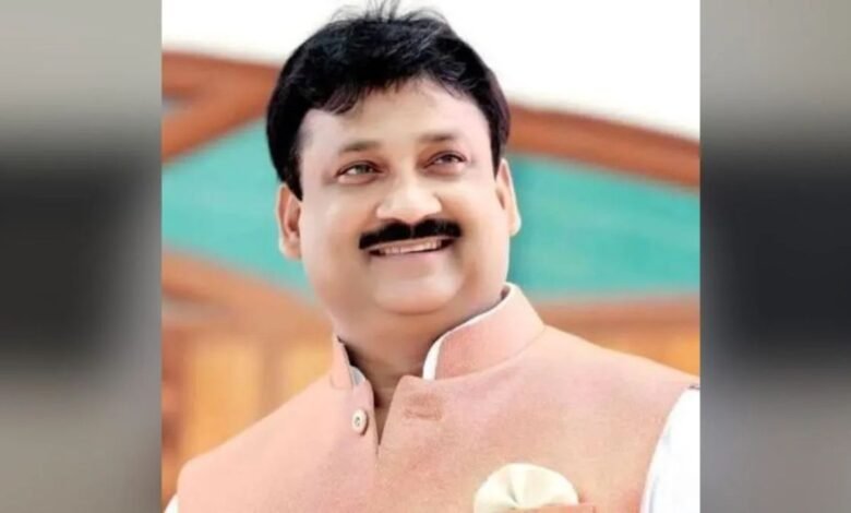 पूर्व विधायक दीप नारायण सिंह यादव पर ED का शिकंजा, झांसी-लखनऊ में कई ठिकानों पर छापेमारी; मनी लॉन्ड्रिंग जांच तेज
