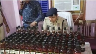 NH-31 पर गुप्त तहखाने में छिपाकर ले जाई जा रही 443 लीटर विदेशी शराब जब्त, दो गिरफ्तार