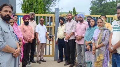 जालंधर में कॉलेज दाखिले को लेकर हंगामा, अभिभावकों ने गेट पर लगाया ताला