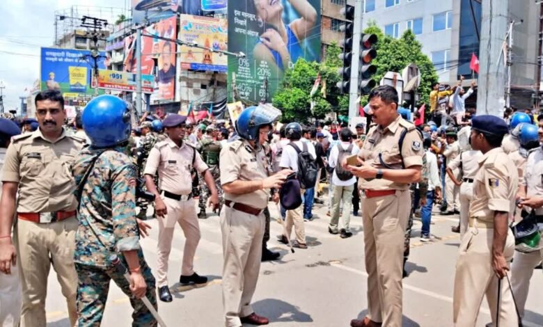 दिल्ली पुलिस ने रद्द की सभी कर्मियों की छुट्टियां, छात्र आंदोलन के बीच हाई अलर्ट