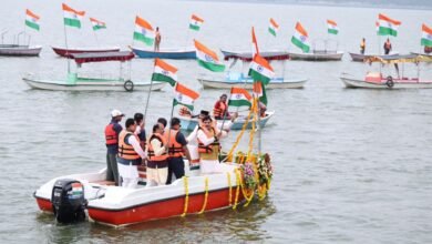 भोपाल के बोट क्लब पर गूंजा ‘मेरा रंग दे बसंती चोला’, पानी के बीच लहराया तिरंगा