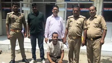 गोरखपुर में अवैध शराब के खिलाफ बड़ी कार्रवाई, भीटी रावत बाजार में 25 शीशी के साथ युवक गिरफ्तार, आबकारी विभाग का अभियान जारी