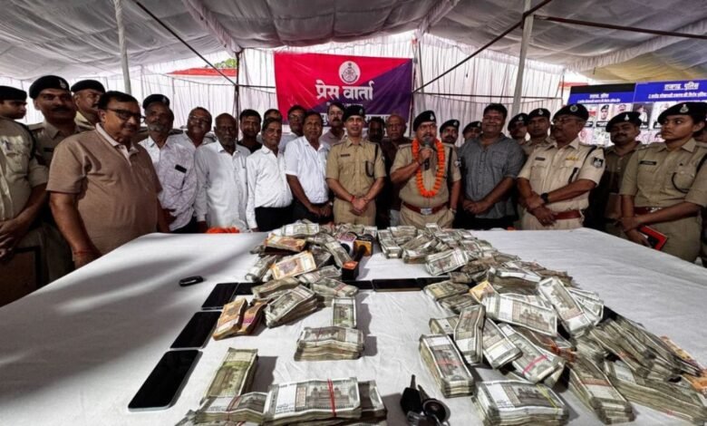 2 करोड़ की ठगी का बड़ा खुलासा, 10 राज्यों में 3000 किमी पीछा कर पुलिस ने 14 आरोपी दबोचे