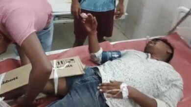 बिहार के सरकारी अस्पताल की व्यवस्था पर सवाल, मरीज के पैर पर बांधा कार्टन