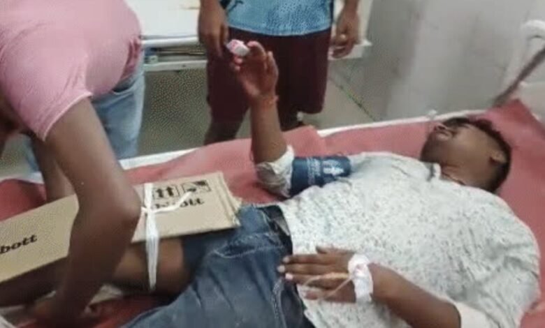बिहार के सरकारी अस्पताल की व्यवस्था पर सवाल, मरीज के पैर पर बांधा कार्टन