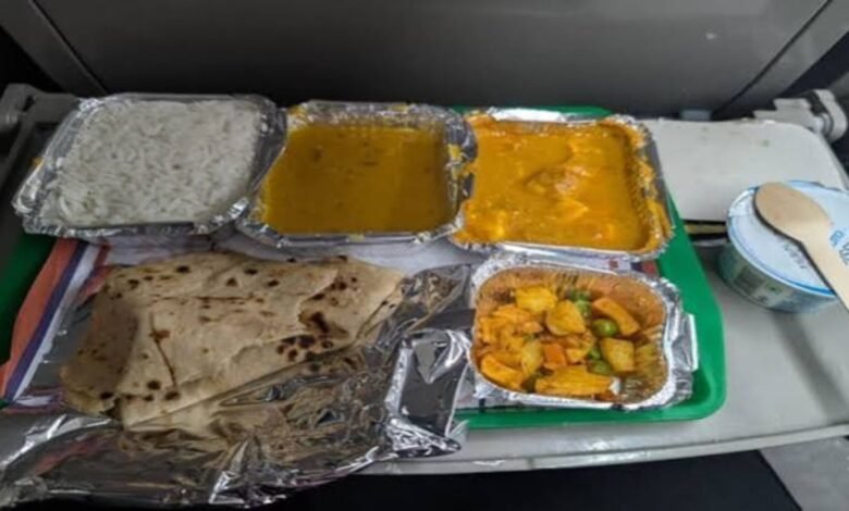 ट्रेन के खाने को लेकर रेल मंत्री का बड़ा दावा, सिर्फ 0.0008% शिकायतें