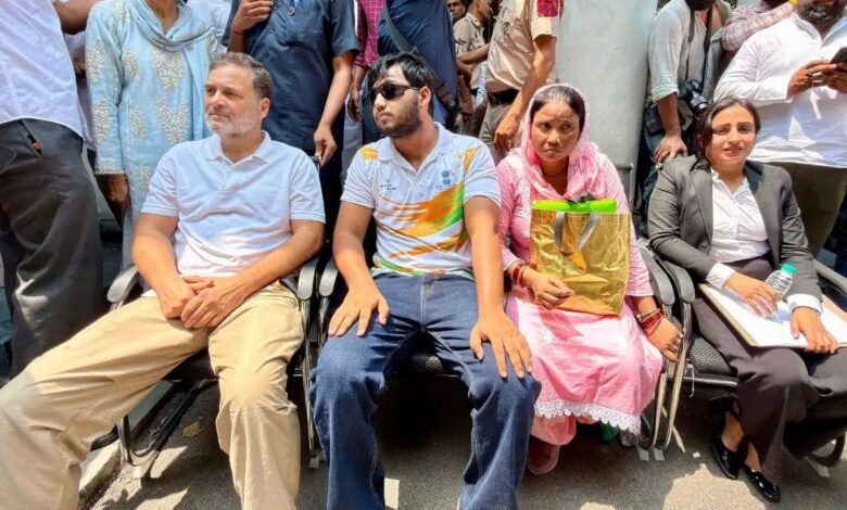 राहुल गांधी के धरने के बाद पेलेट गन मामले में FIR, 31 दिन बाद दिल्ली पुलिस ने शुरू की कार्रवाई