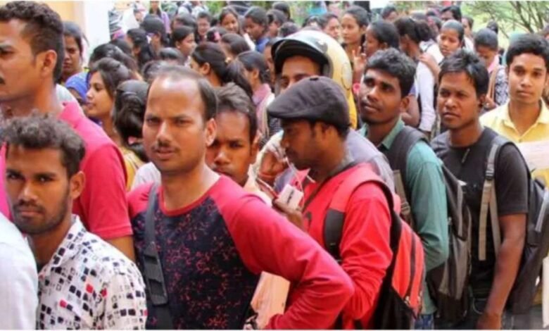 बिहार में रोजगार मिला, लेकिन नौकरी के लिए दिल्ली-गुजरात जाना होगा