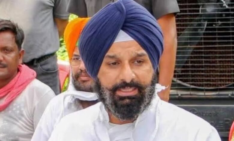 सुखबीर बादल पर हमले की NIA जांच की मांग, मजीठिया ने उठाए सुरक्षा पर सवाल