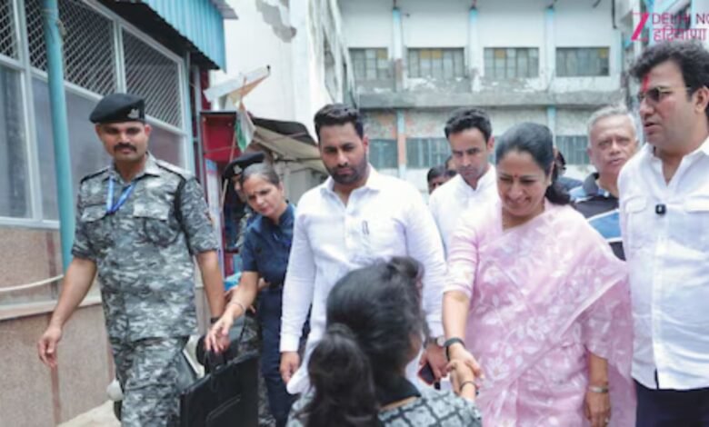 मरीजों से सीधे मिलीं CM रेखा गुप्ता, अस्पताल की व्यवस्थाओं का लिया जायजा