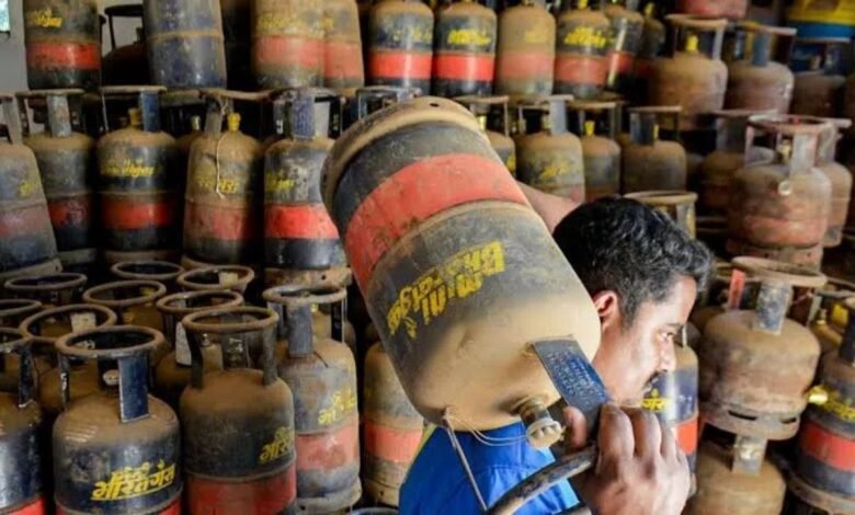 कमर्शियल गैस सिलेंडर ₹192 सस्ता, होटल और रेस्तरां कारोबारियों को मिली बड़ी राहत