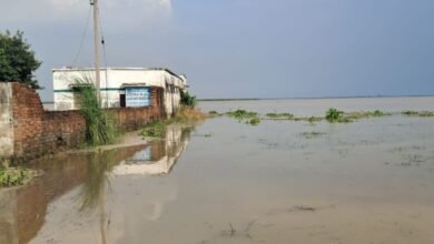 गोरखपुर में सरयू का बढ़ा जलस्तर, छह गांव बाढ़ की चपेट में; नावों से हो रहा आवागमन