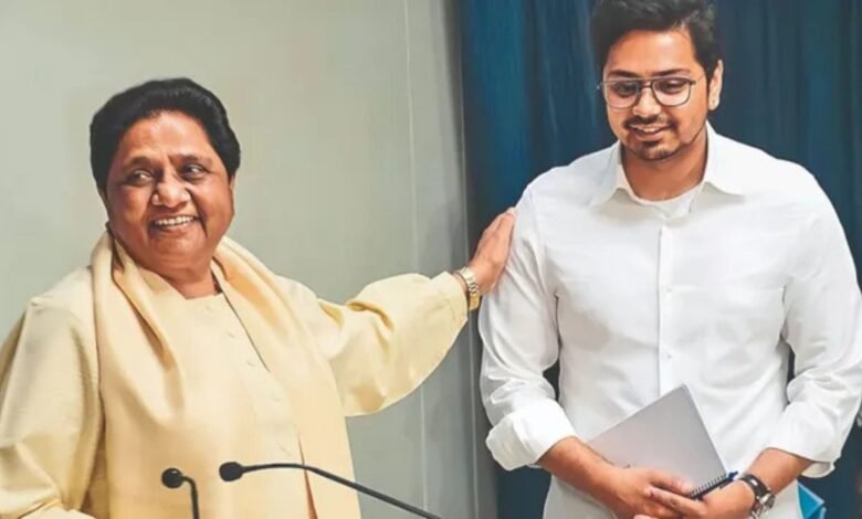 मायावती का आकाश आनंद पर बड़ा फैसला, राष्ट्रीय संयोजक पद से हटाया