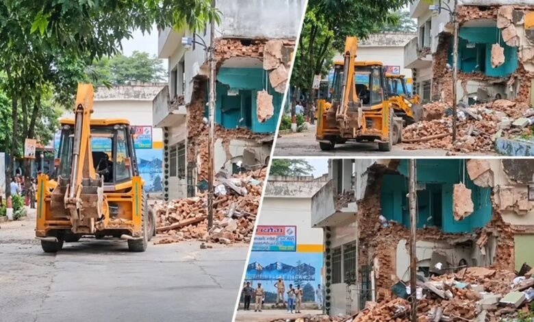 सहारनपुर कलेक्ट्रेट की मस्जिद पर चला बुलडोजर, अपील खारिज होने के बाद प्रशासन ने की कार्रवाई