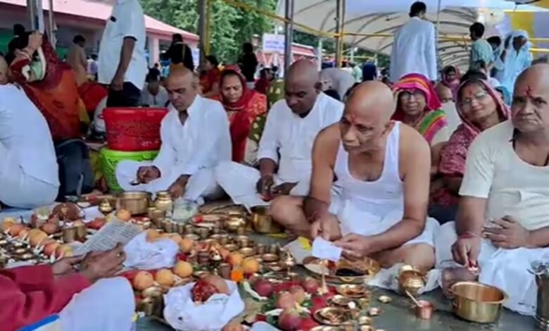 गया में पितृपक्ष मेले के तीसरे दिन उमड़ी भीड़, देवघाट से विष्णुपद तक पुलिस का कड़ा पहरा