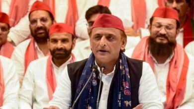 यूपी चुनाव से पहले अखिलेश यादव का नया दांव, लाल के साथ नीले रंग में दिखेगी सपा