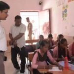 संभल में 128 परिषदीय स्कूलों का औचक निरीक्षण, एक शिक्षक सस्पेंड; 7 प्रधानाध्यापक-इंचार्ज का वेतन रोका