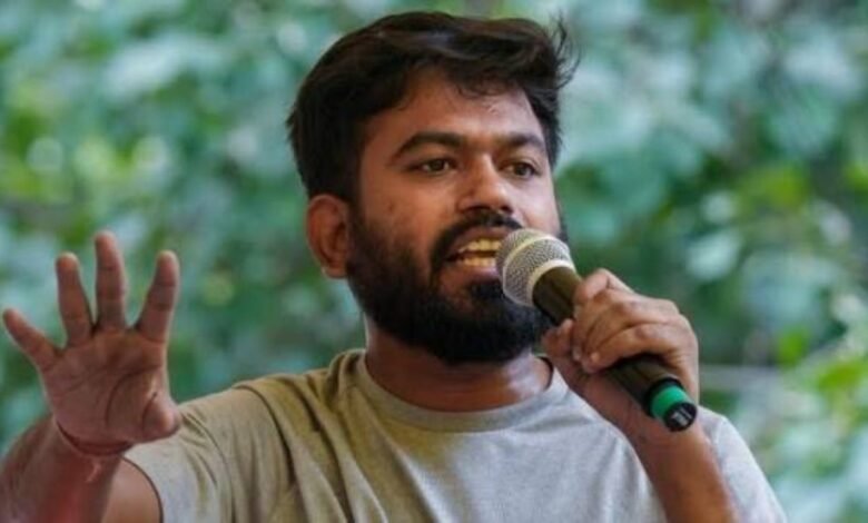 एफिल टावर विवाद में महिला कर्मचारियों को लेकर हंगामा, CJP संस्थापक ने धर्म के नाम पर नियंत्रण पर सवाल उठाए