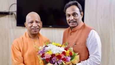गोरखपुर पहुंचे विनोद तावड़े, 62 विधानसभा सीटों पर संगठन और चुनावी तैयारियों को लेकर करेंगे मंथन