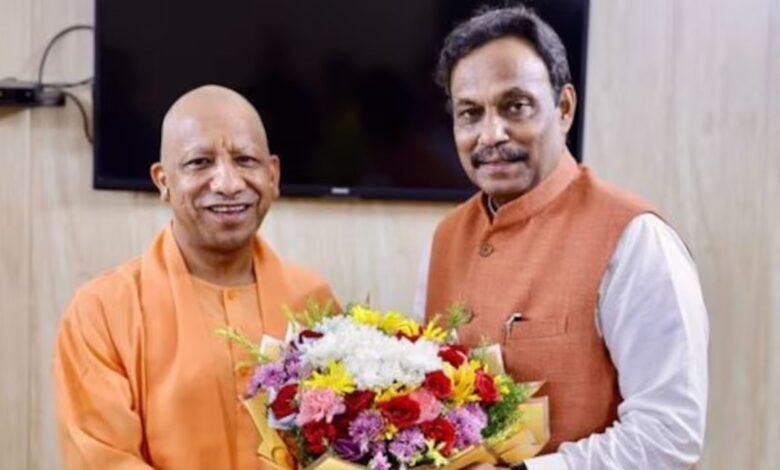 गोरखपुर पहुंचे विनोद तावड़े, 62 विधानसभा सीटों पर संगठन और चुनावी तैयारियों को लेकर करेंगे मंथन
