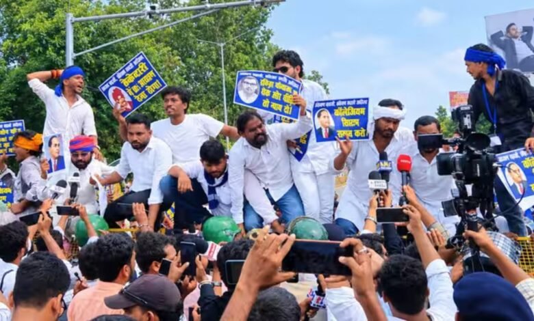 बिहार में 65% आरक्षण की मांग को लेकर पटना में बड़ा प्रदर्शन, पुलिस ने आंदोलनकारियों को हिरासत में लिया