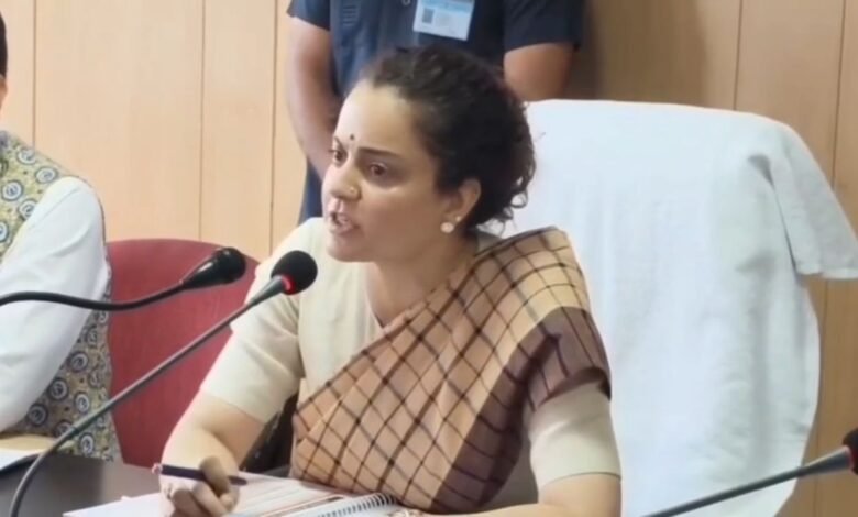 कंगना रनौत के सख्त तेवर, अधिकारियों से मांगी सांसद निधि की परफॉर्मेंस रिपोर्ट