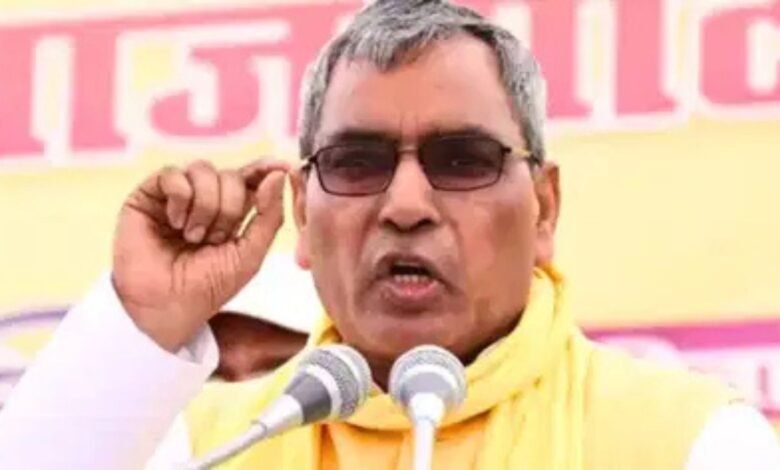 ओमप्रकाश राजभर अपने विभाग के अफसरों से नाराज, 15 दिन में दूसरी बार CM से शिकायत