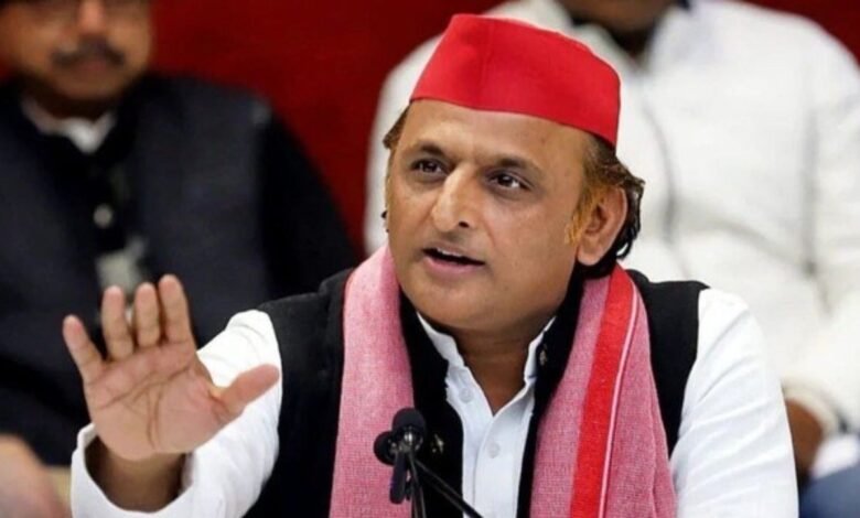 गाजीपुर में अखिलेश यादव के खिलाफ ‘माफिया राज’ वाले फ्लैक्स, सपा ने जताया विरोध; पुलिस कार्रवाई की मांग
