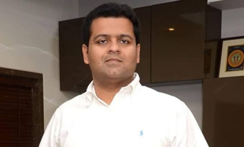 कौन हैं धनराज परिमल नथवानी? रिलायंस से गुजरात क्रिकेट तक, अब SP ने बनाया राज्यसभा उम्मीदवार