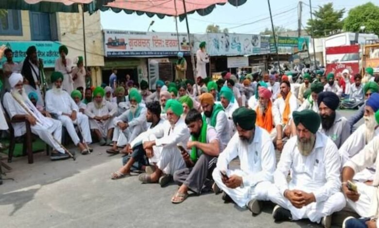 चंडीगढ़ बॉर्डर पर किसानों का प्रदर्शन तीसरे दिन भी जारी, MSP समेत कई मांगों पर अड़े