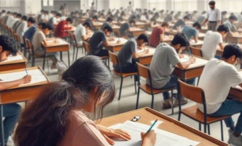 UPPSC परीक्षा में दोस्त की जगह पेपर देने पहुंचा रेलवे टेक्नीशियन, आइरिस मैच नहीं होने से खुला फर्जीवाड़ा